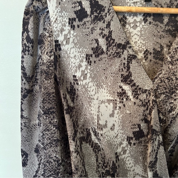 Snake print satin bodysuit - Picture 8 of 10